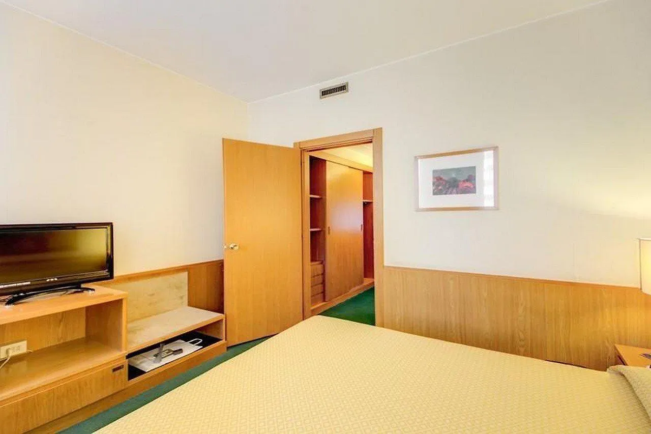Hotel Galileo Milán 4*,  Italia