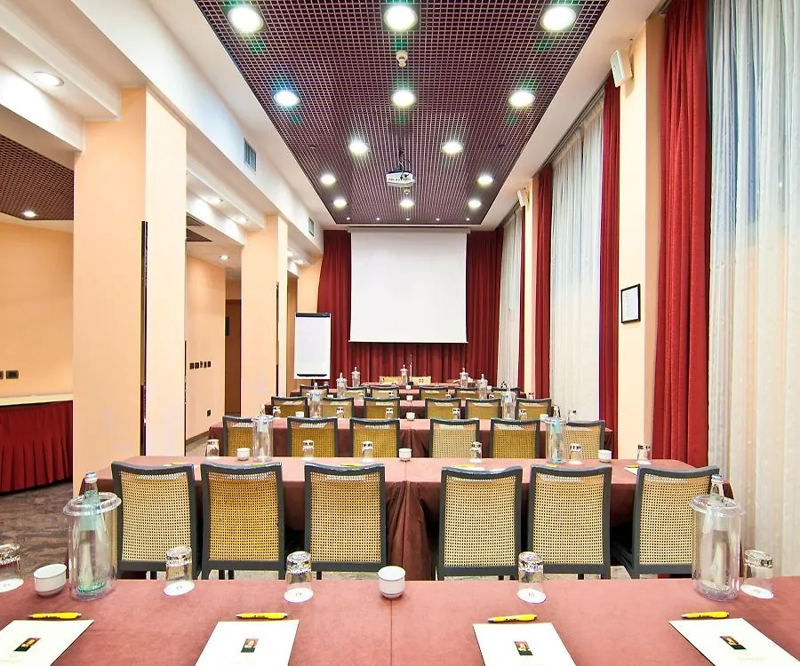 Hotel Galileo Milán 4*,