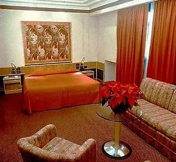 Hotel Galileo Milán 4*,  Italia